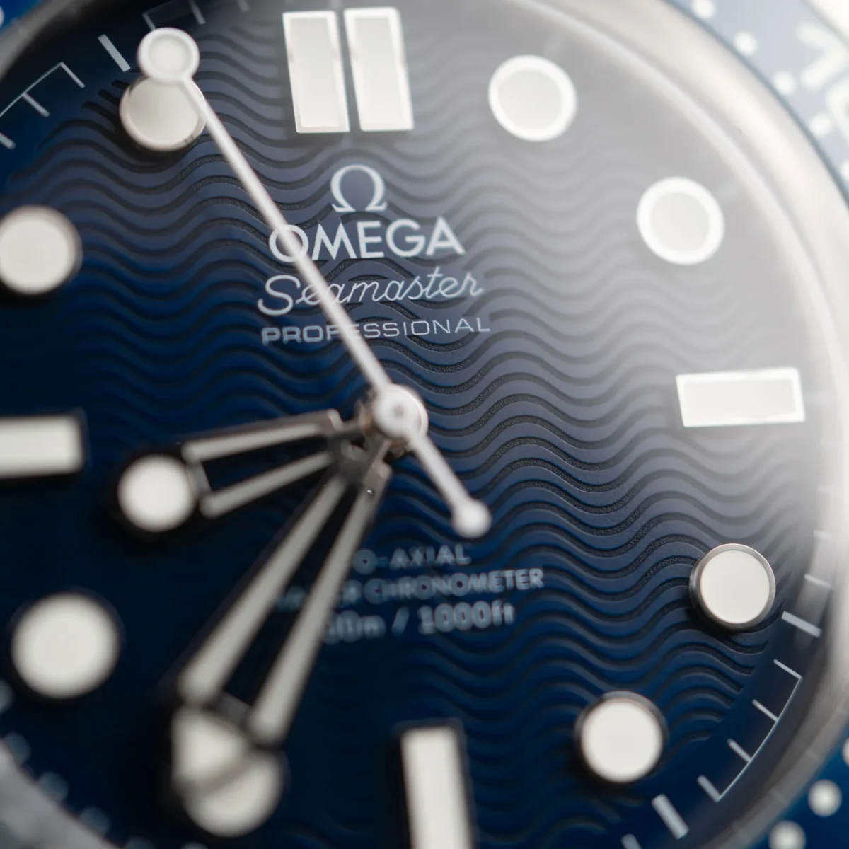 ⁦OMEGA (SEAMASTER DIVER) watch for men 210.30.42.20.03.002⁩ - الصورة ⁦11⁩