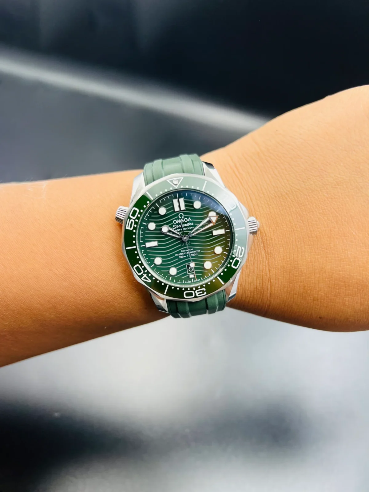 ⁦Omega (SEAMASTER DIVER) watch for men 210.32.42.20.10.001⁩ - الصورة ⁦23⁩