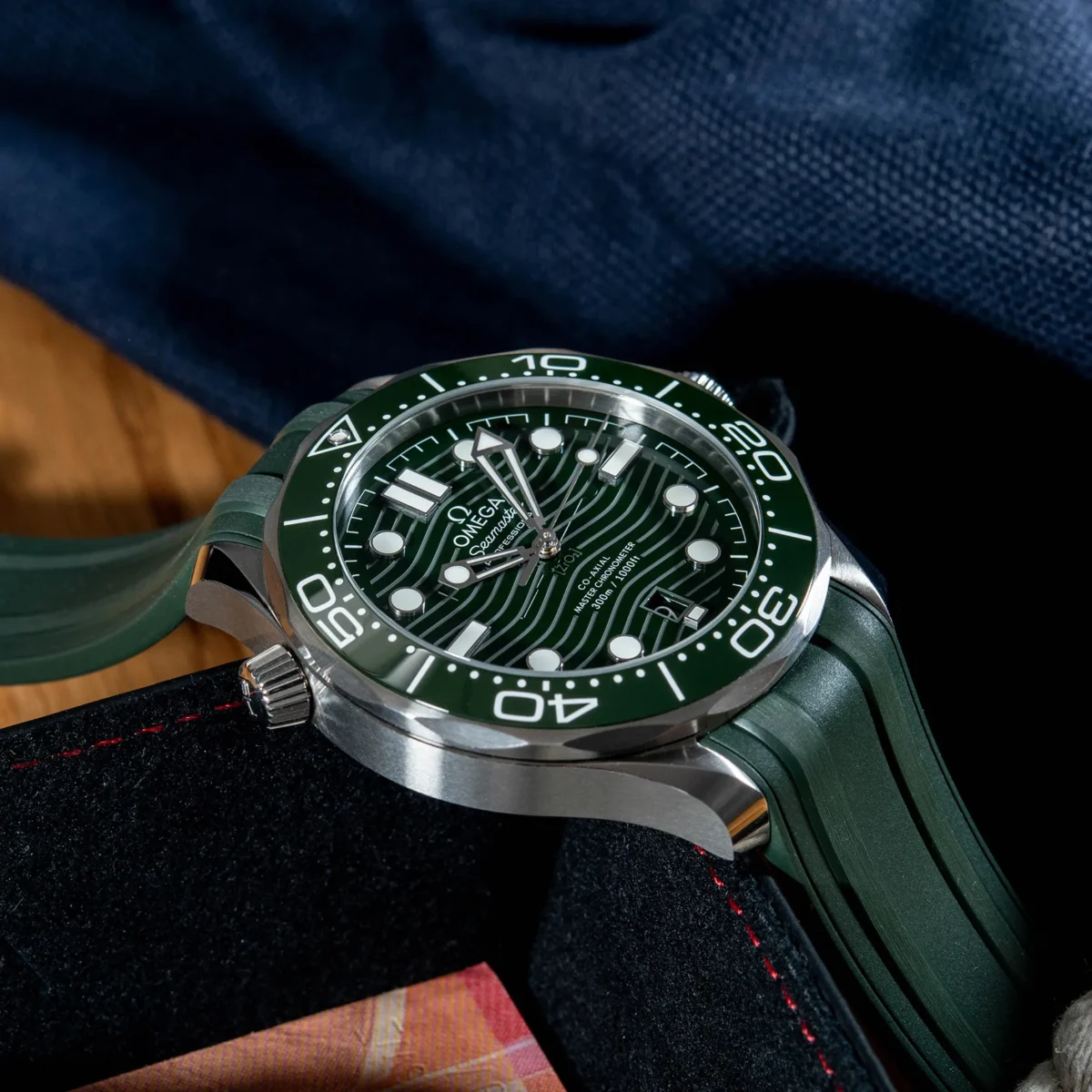 ⁦Omega (SEAMASTER DIVER) watch for men 210.32.42.20.10.001⁩ - الصورة ⁦16⁩