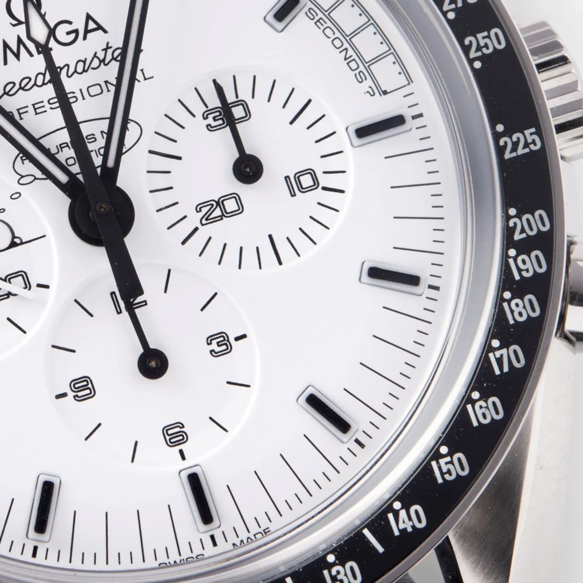 ⁦Omega (Speedmaster) watch for men 311.32.42.30.04.003⁩ - الصورة ⁦5⁩