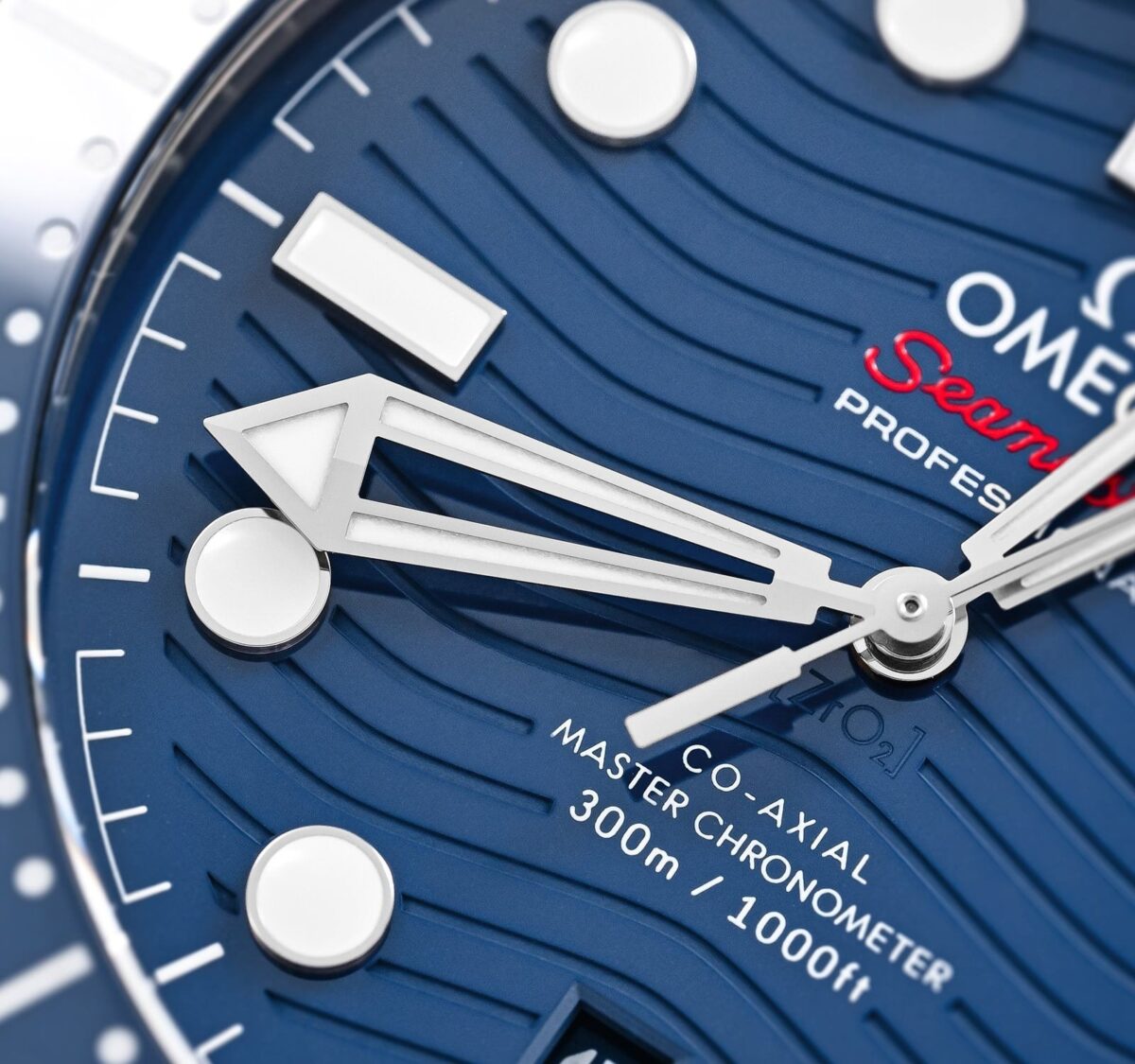 ⁦Omega (SEAMASTER DIVER) watch for men 210.32.42.20.03.001⁩ - الصورة ⁦9⁩
