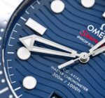 ⁦Omega (SEAMASTER DIVER) watch for men 210.32.42.20.03.001⁩ - الصورة ⁦9⁩