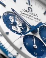 ⁦Omega (Speedmaster Silver Snoopy Award) watch for men 310.32.42.50.02.001⁩ - الصورة ⁦3⁩